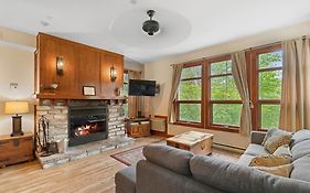 Tremblant Les Eaux - 2 Bedrooms with Pool&Hot Tub Access, near Pedestrian Village - 219-1