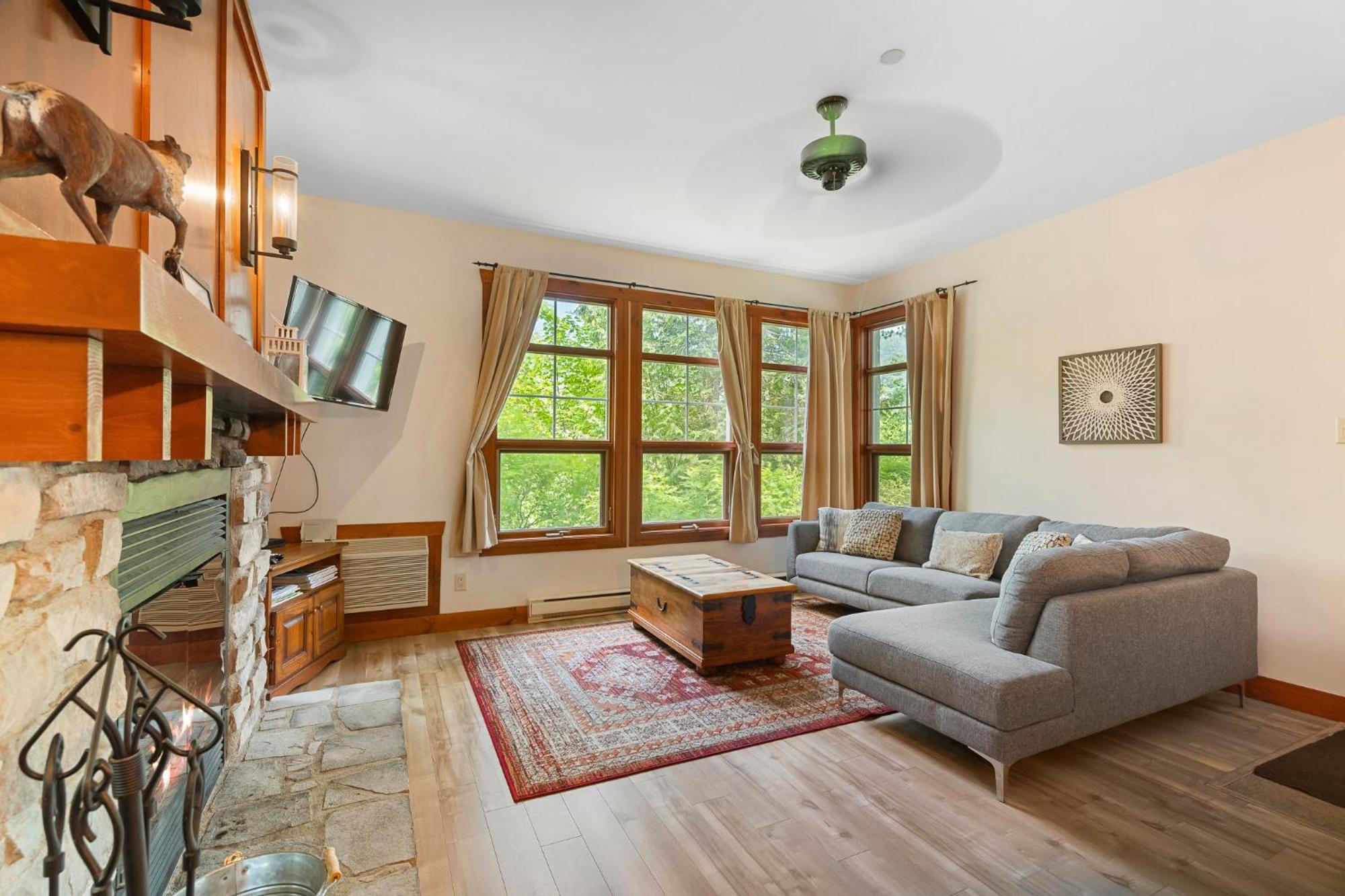 Tremblant Les Eaux - 2 Bedrooms with Pool&Hot Tub Access, near Pedestrian Village - 219-1 Mont-Tremblant Extérieur photo