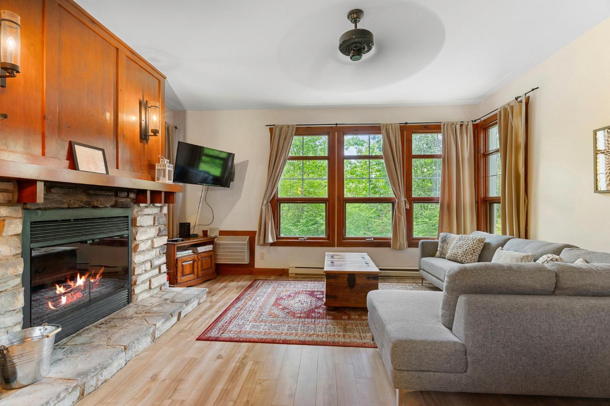 Tremblant Les Eaux - 2 Bedrooms with Pool&Hot Tub Access, near Pedestrian Village - 219-1 Mont-Tremblant Extérieur photo